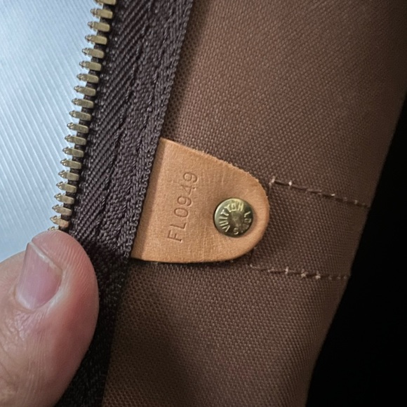 LIKE-NEW Louis Vuitton Monogram Keepall Bag +Strap - Picture 6 of 15